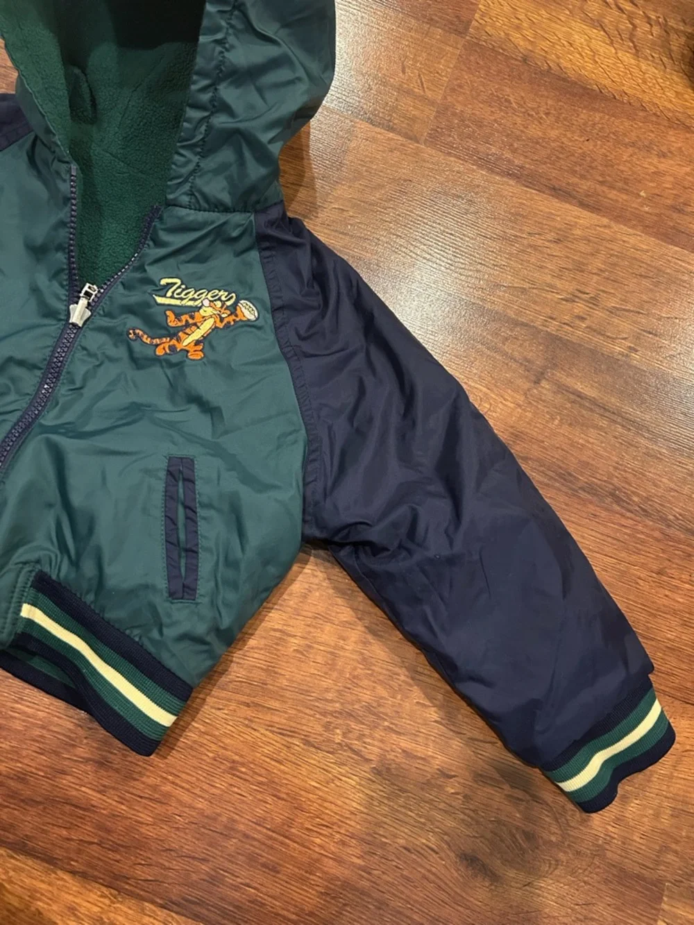 Vintage 90’s Disney Kids Tigger Reversible Jacket Winnie the Pooh 4T Green